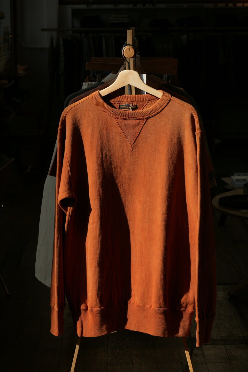 STUDIO D'ARTISAN - Amami Dorozome Mud-Dyed Tsuriami Loopwheel "Eastener Sweatshirt" in Brown - Tempo