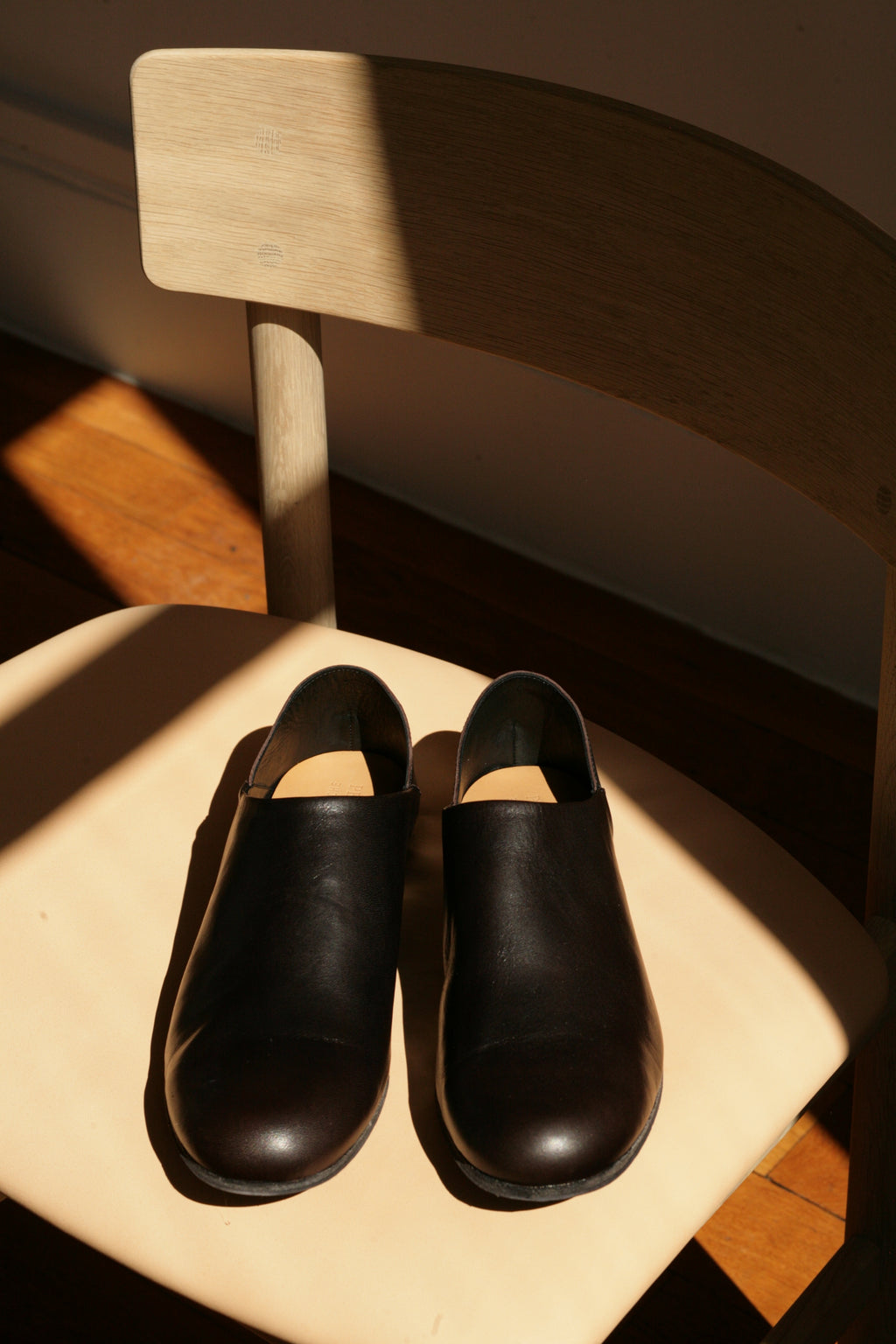 PETROSOLAUM X JAN JAN VAN ESSCHE - Babouche in Brown-Black Shinki-Hikaku Horsehide - Tempo