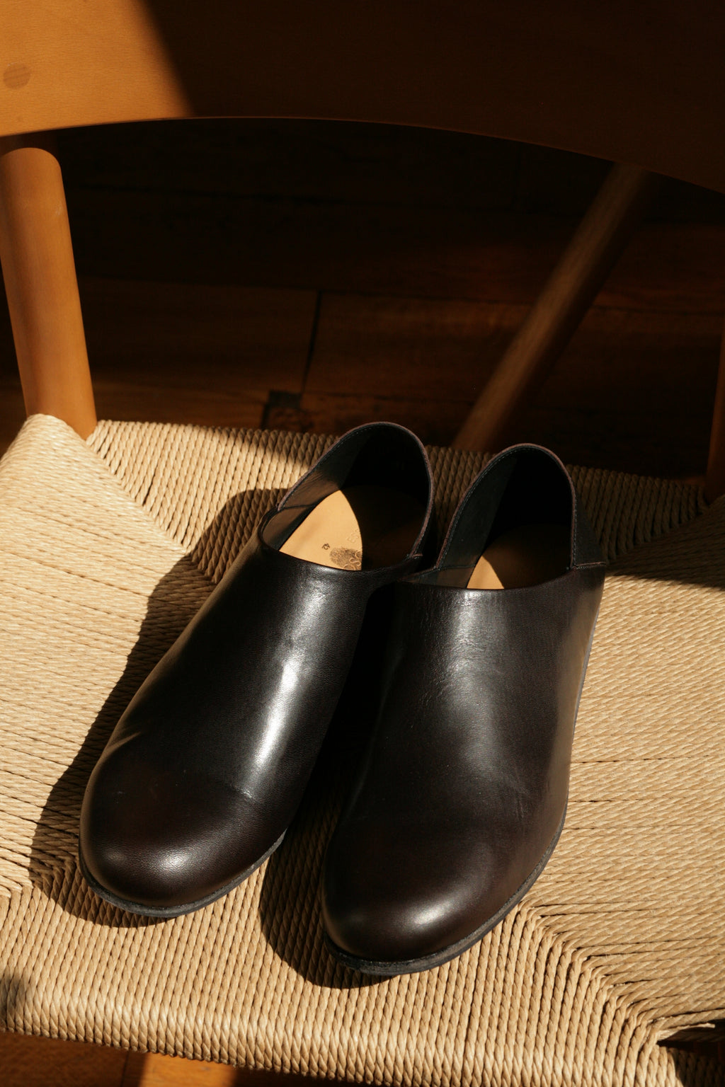 Babouche in Brown-Black Shinki-Hikaku Horsehide