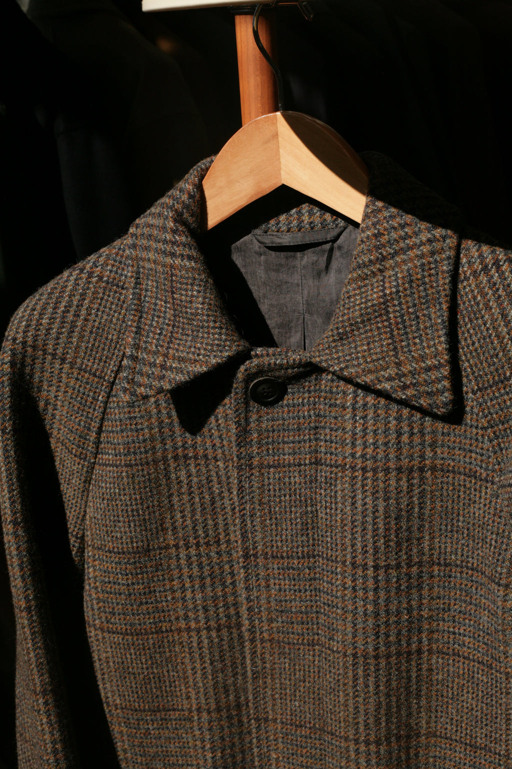 JOHNSTONS OF ELGIN - ‘The Balmacaan’ Lambswool Coat in Bracken - Tempo