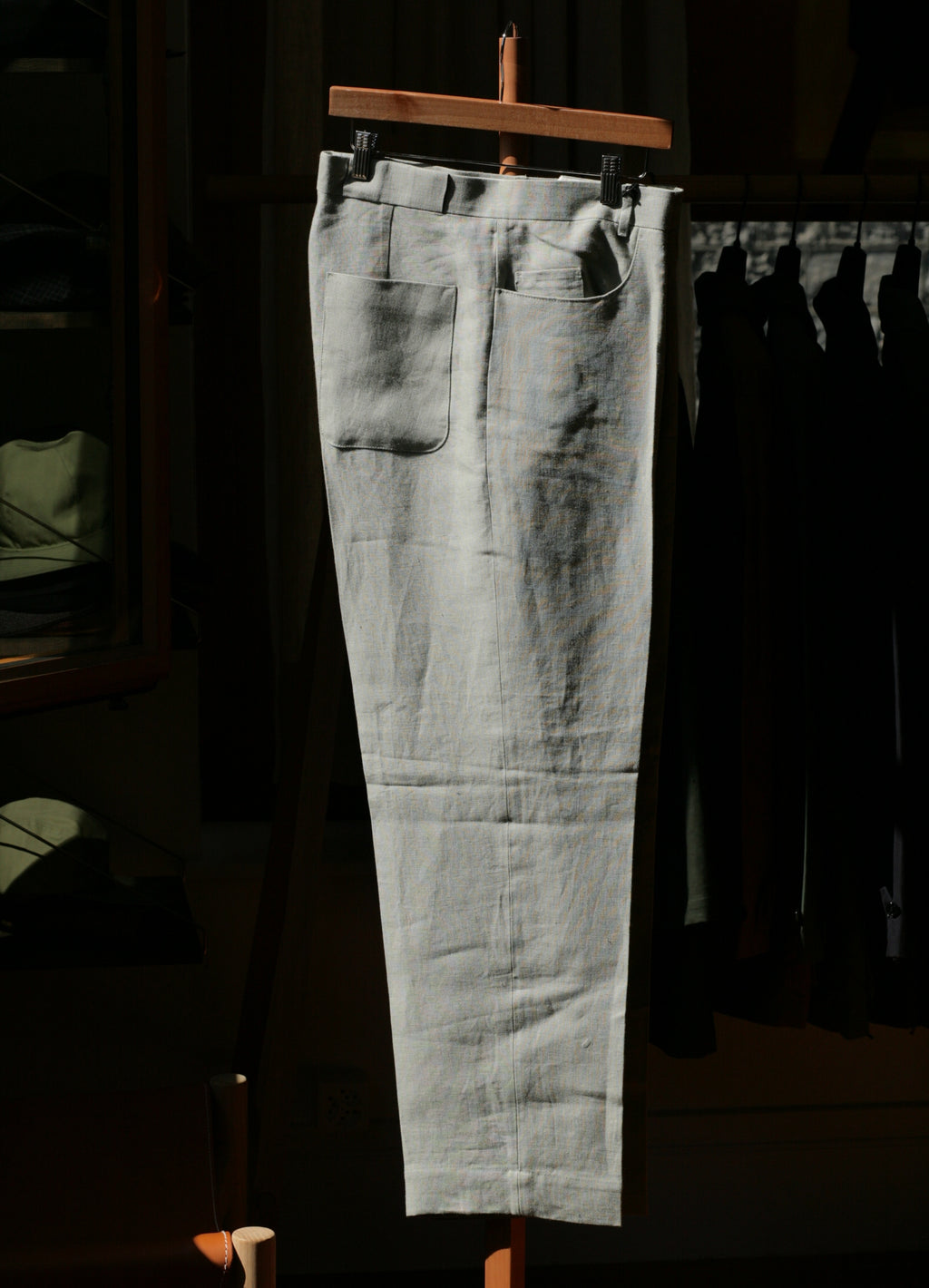 École de Pensée - Lichen Linen Straight Center Press Trousers - Tempo