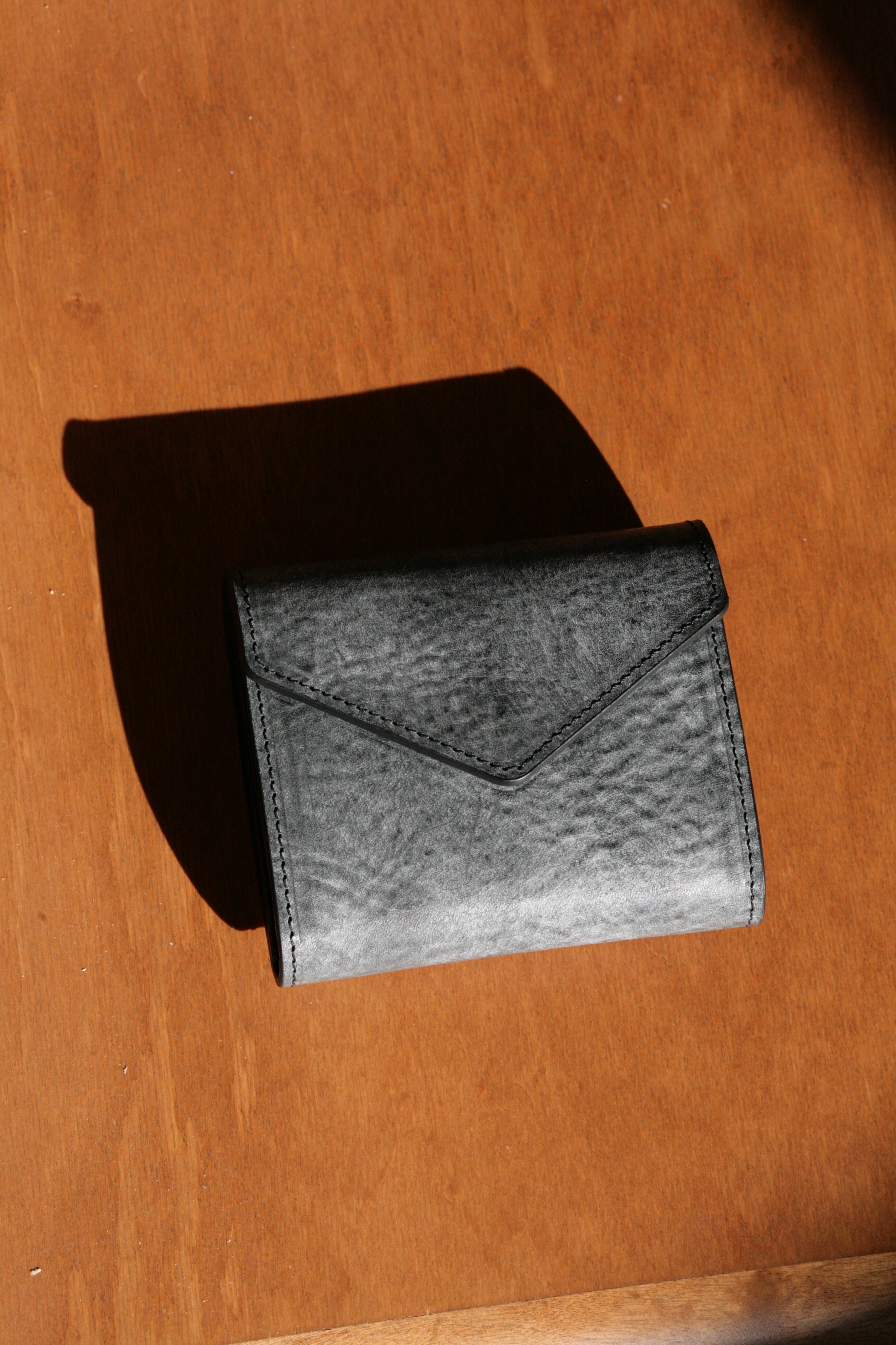 YOKO SAKAMOTO - VEG TANNED LEATHER WALLET BLACK - LA  PERLA AZZURRA TANNERY - Tempo