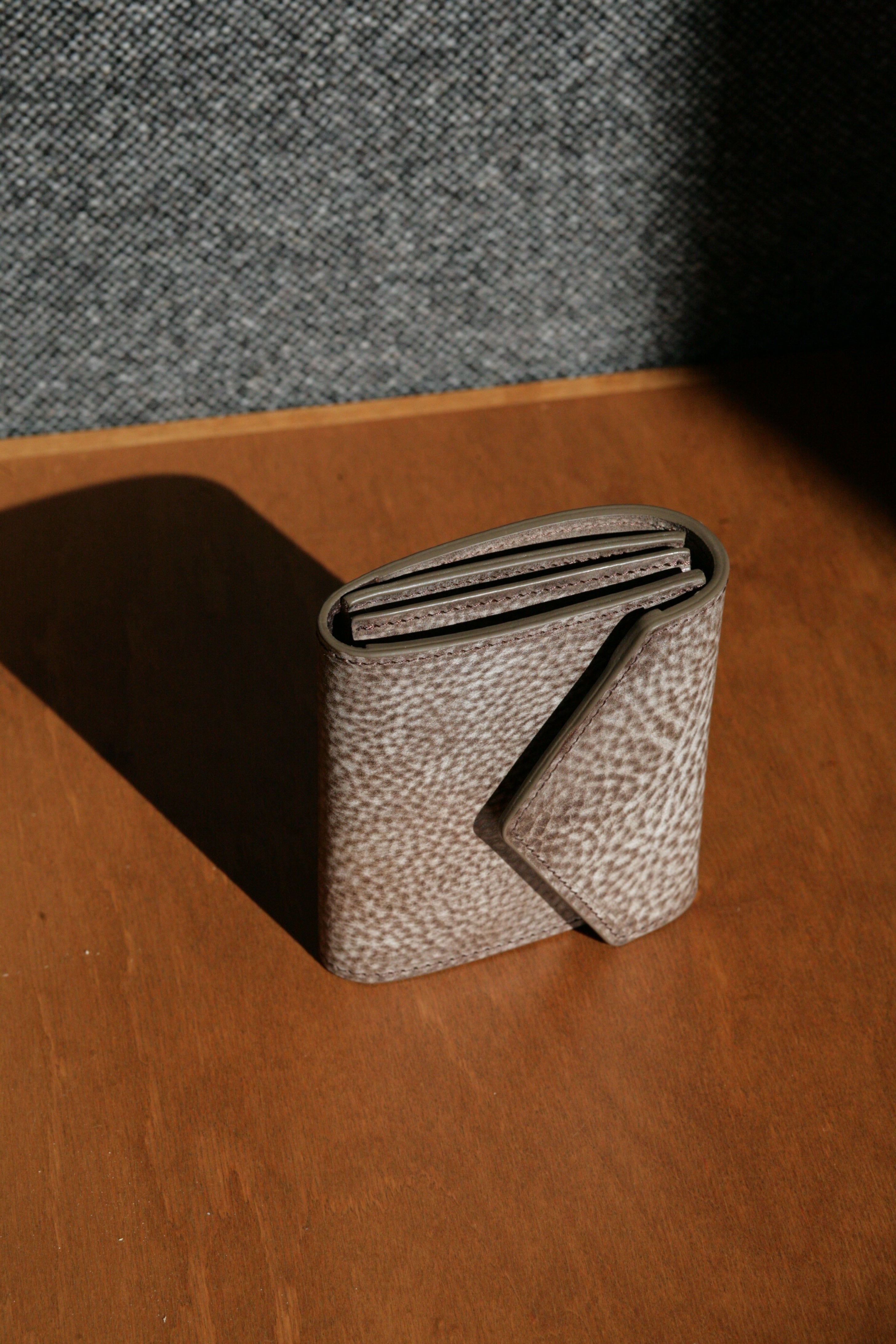 YOKO SAKAMOTO - VEG TANNED LEATHER WALLET BROWN - LA PERLA AZZURRA TANNERY - Tempo