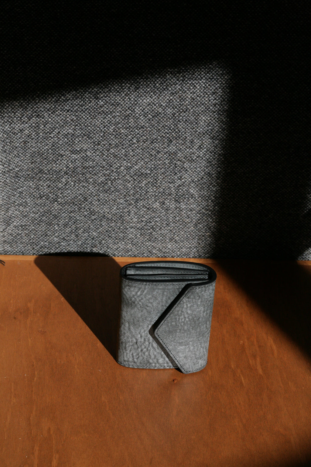 YOKO SAKAMOTO - VEG TANNED LEATHER WALLET BLACK - LA  PERLA AZZURRA TANNERY - Tempo