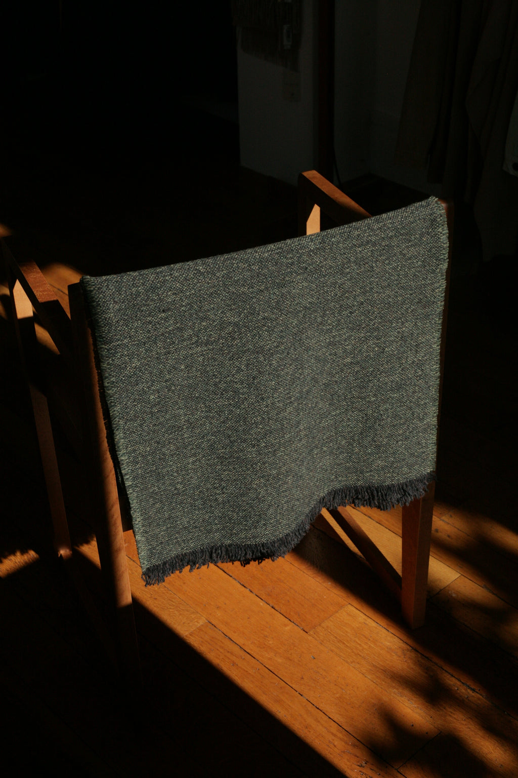 YOKO SAKAMOTO - WOOL LONG SCARF IN OLIVE - Tempo