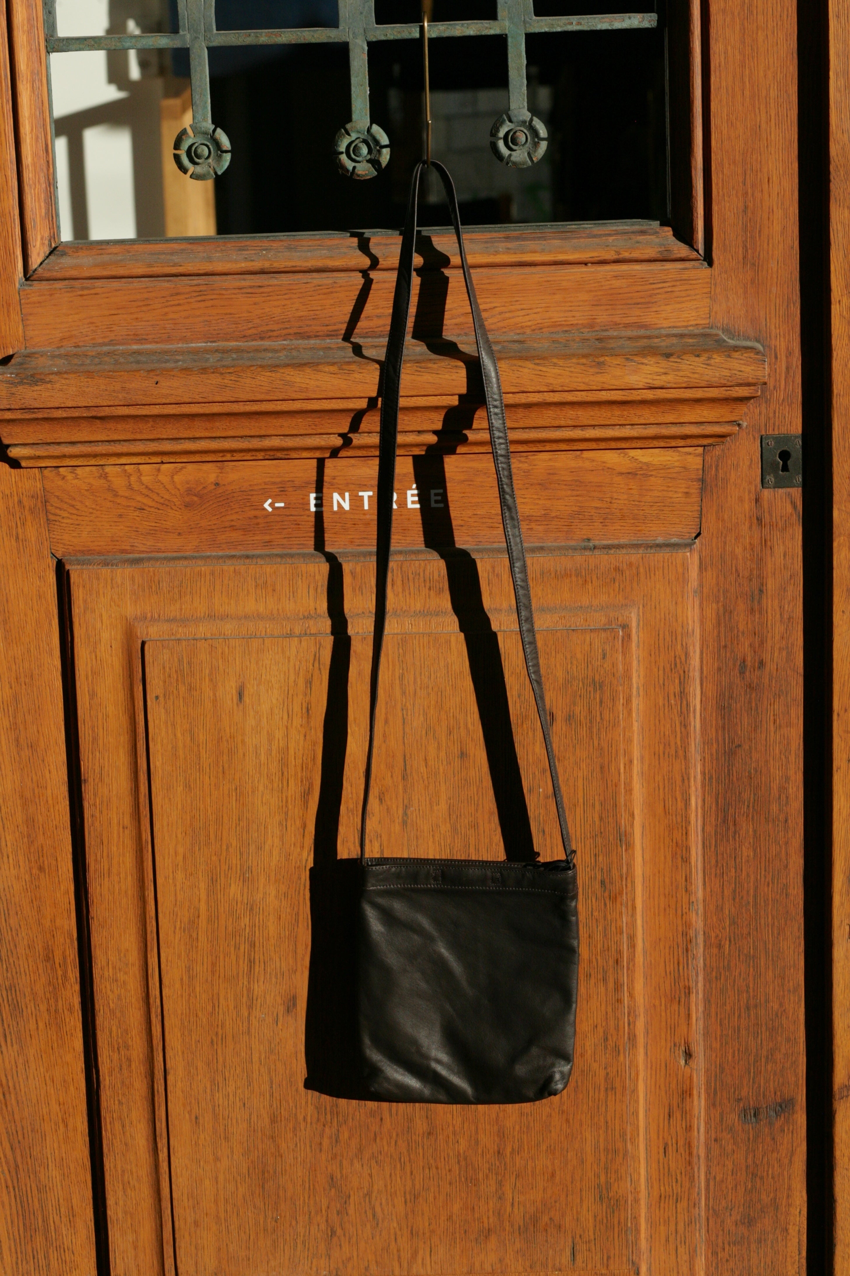 YOKO SAKAMOTO - RESEARCHER BAG SMALL FULL GRAIN COWHIDE BLACK - Tempo