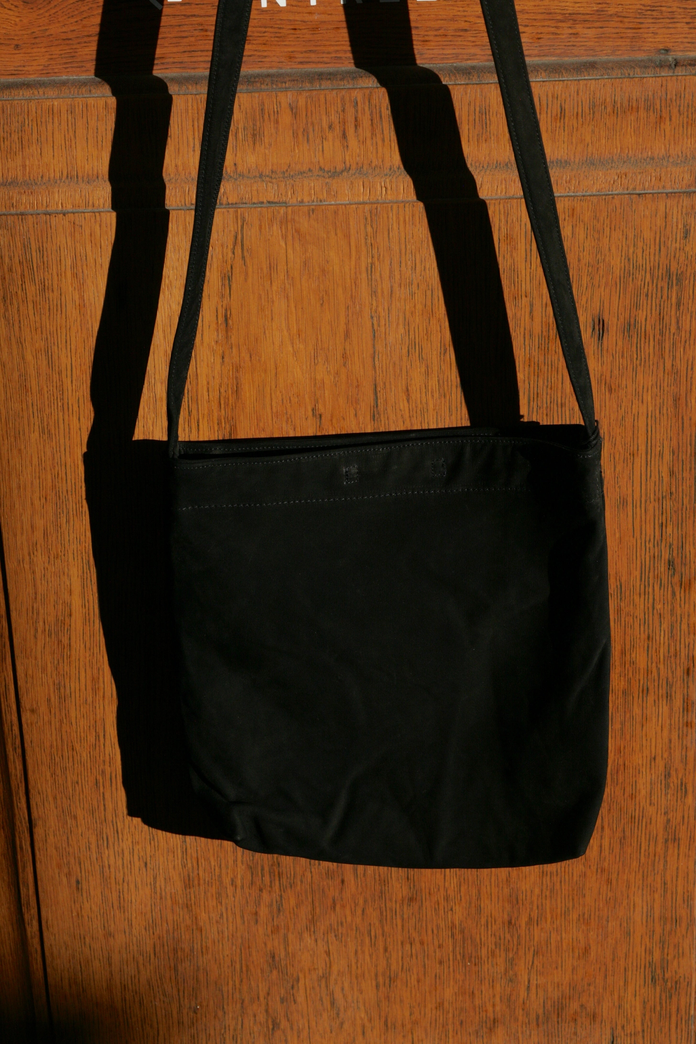 YOKO SAKAMOTO - RESEARCHER BAG MEDIUM NUBUCK COWHIDE BLACK - Tempo
