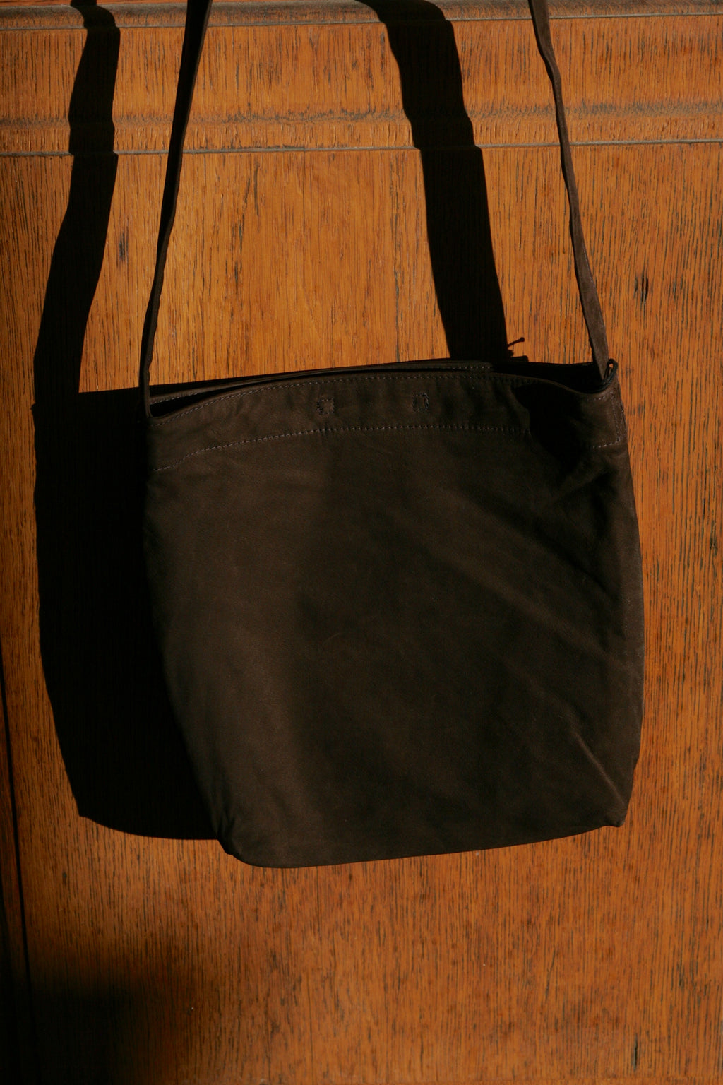 YOKO SAKAMOTO - RESEARCHER BAG MEDIUM NUBUCK COWHIDE BROWN - Tempo