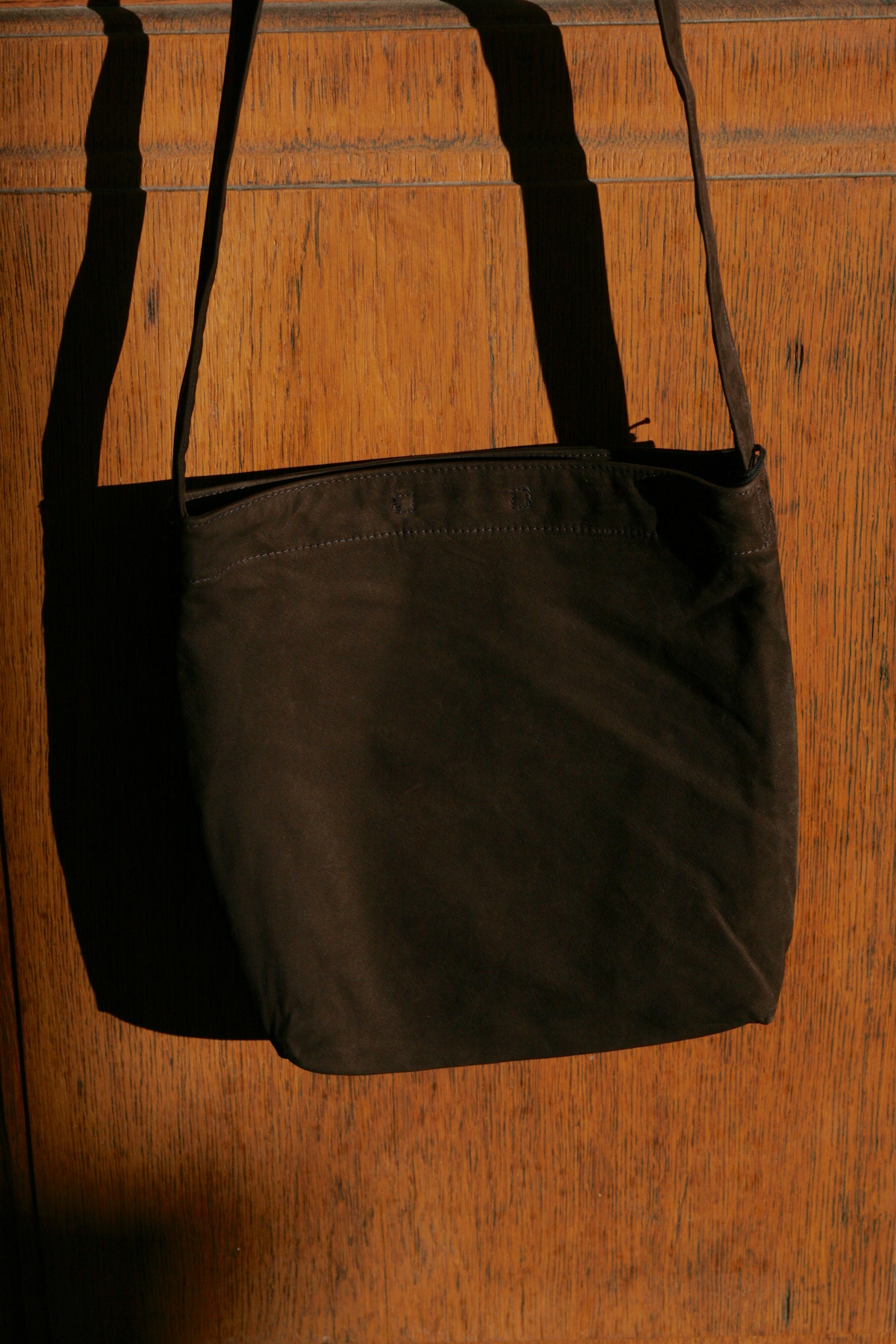YOKO SAKAMOTO - RESEARCHER BAG MEDIUM NUBUCK COWHIDE BROWN - Tempo