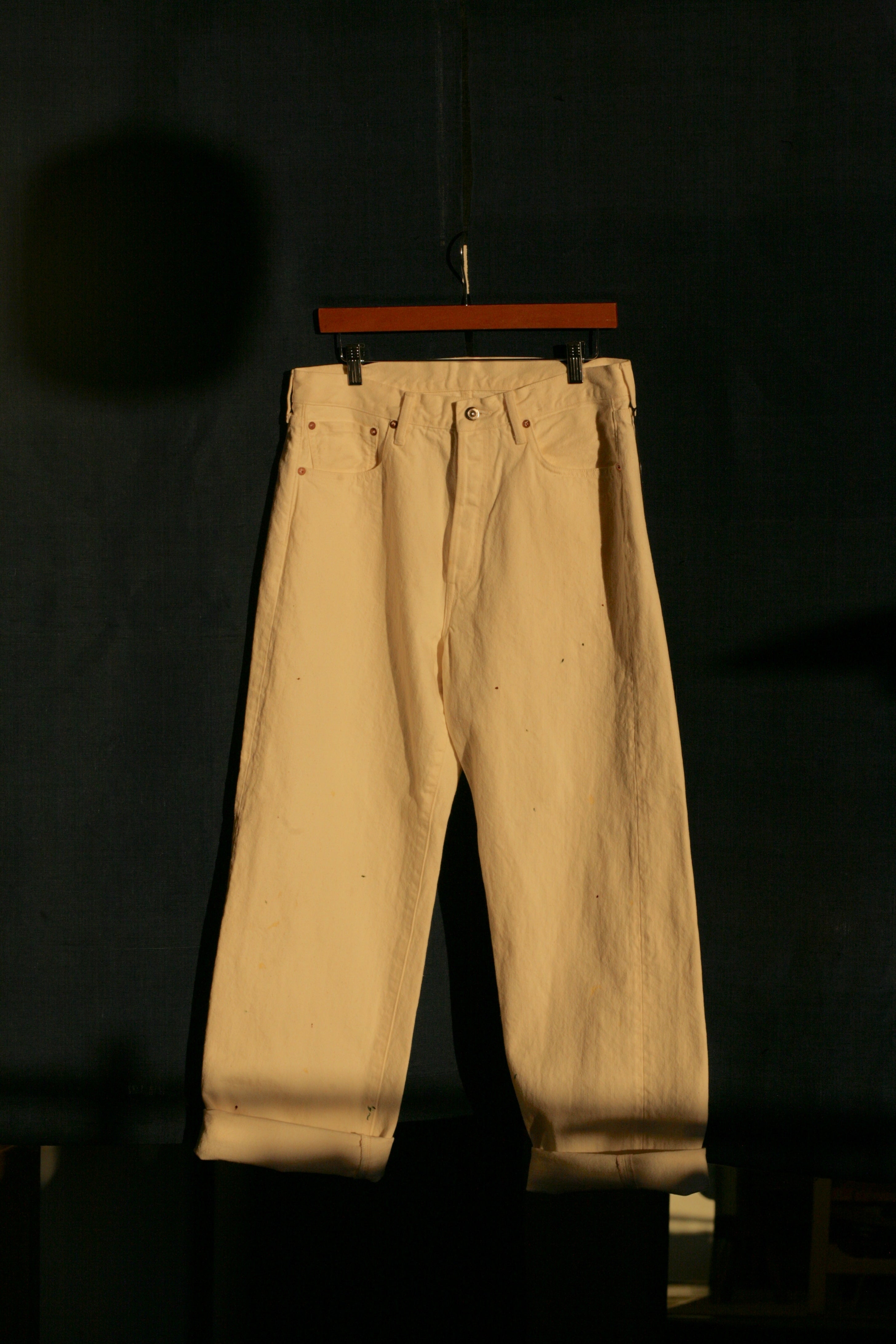 YOKO SAKAMOTO - 5 POCKET STRAIGHT SELVEDGE PANTS - FADE WHITE (PAINT STAINS) - Tempo