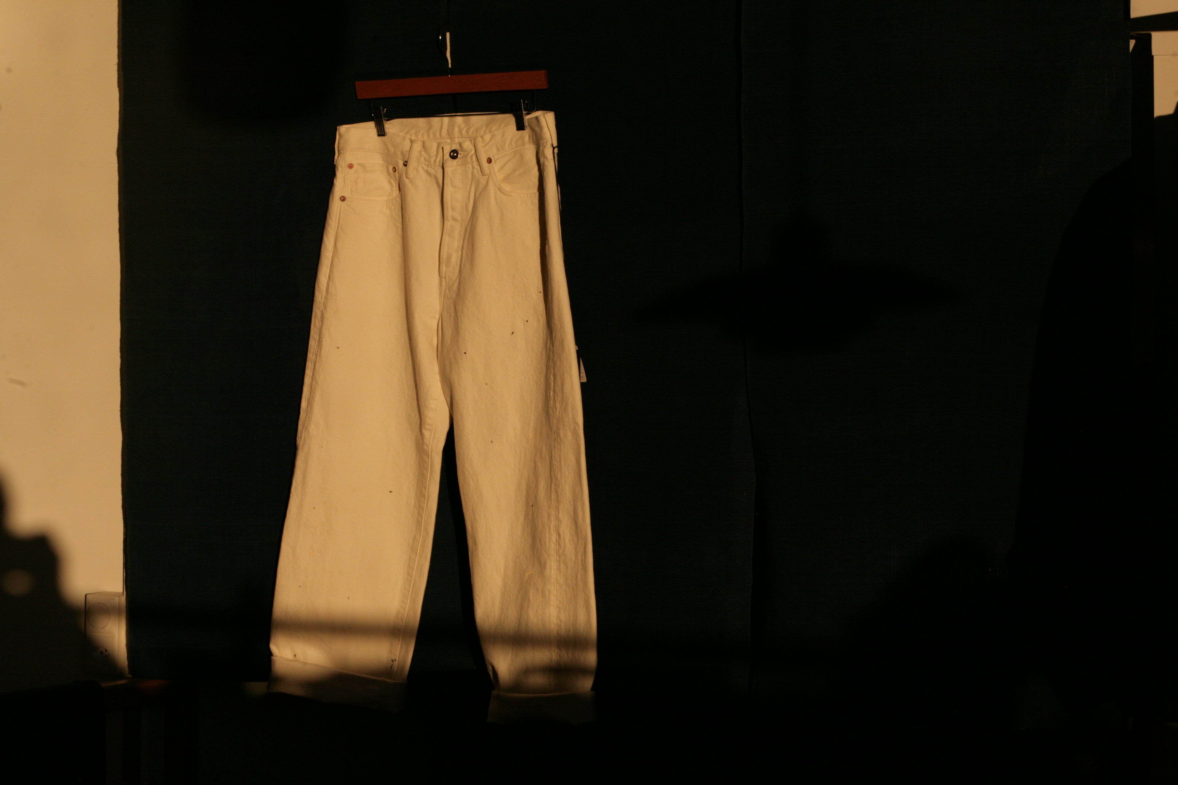 YOKO SAKAMOTO - 5 POCKET STRAIGHT SELVEDGE PANTS - FADE WHITE (PAINT STAINS) - Tempo