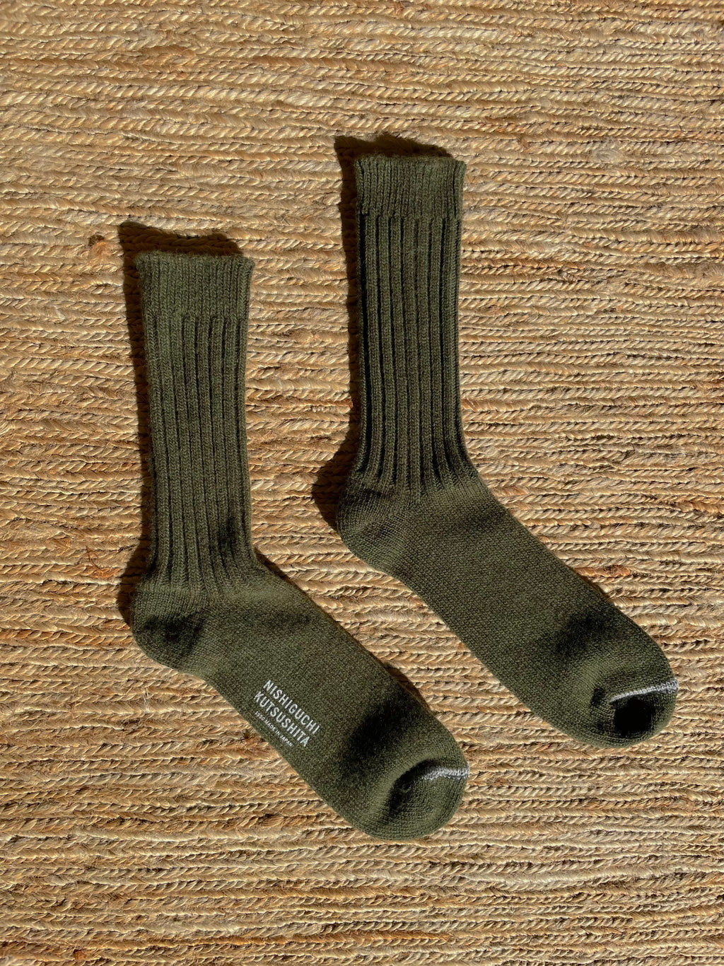 Chaussettes côtelées en laine vert kaki 