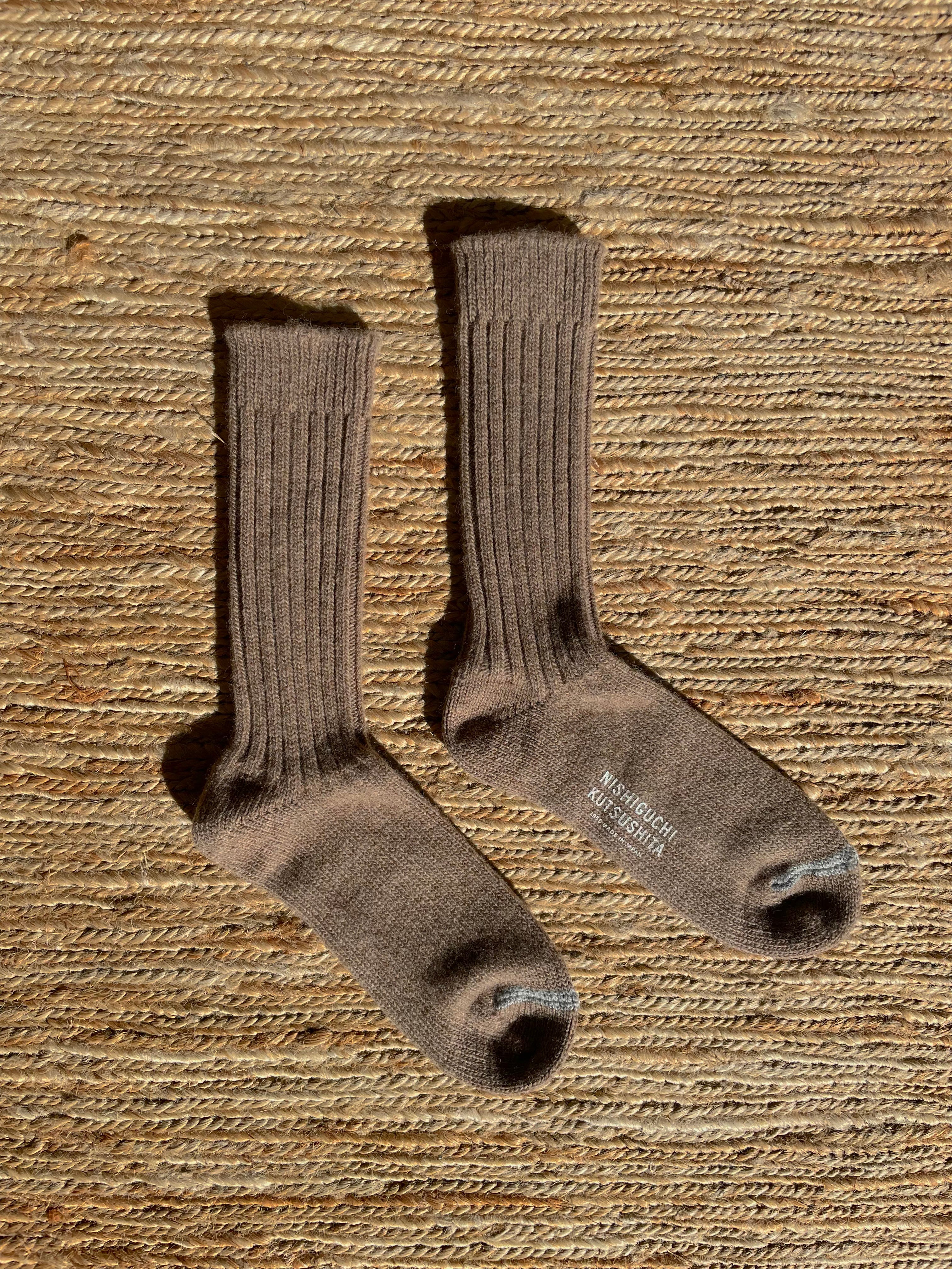 Chaussettes côtelées en laine vert kaki 