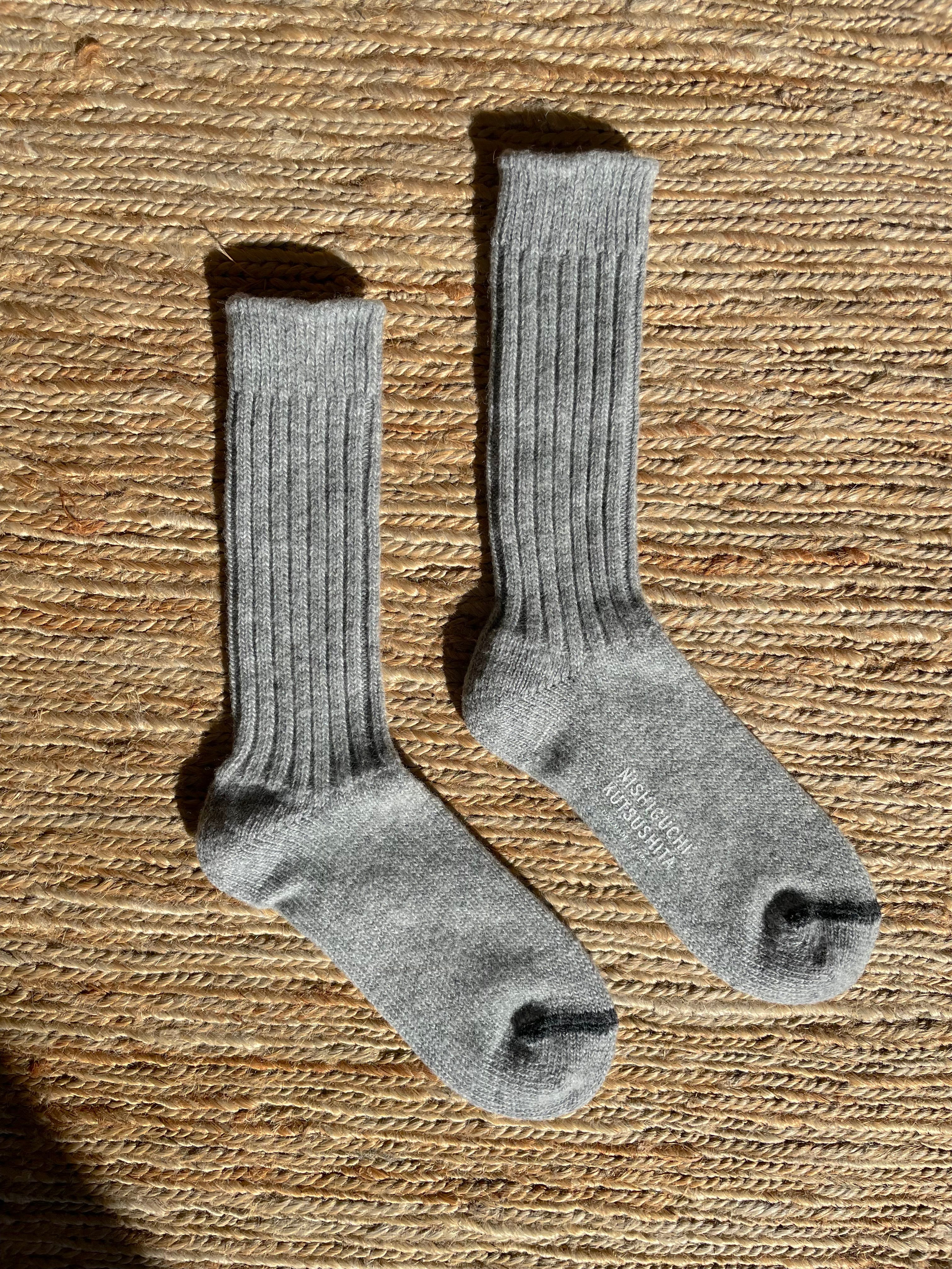 Chaussettes côtelées en laine vert kaki 