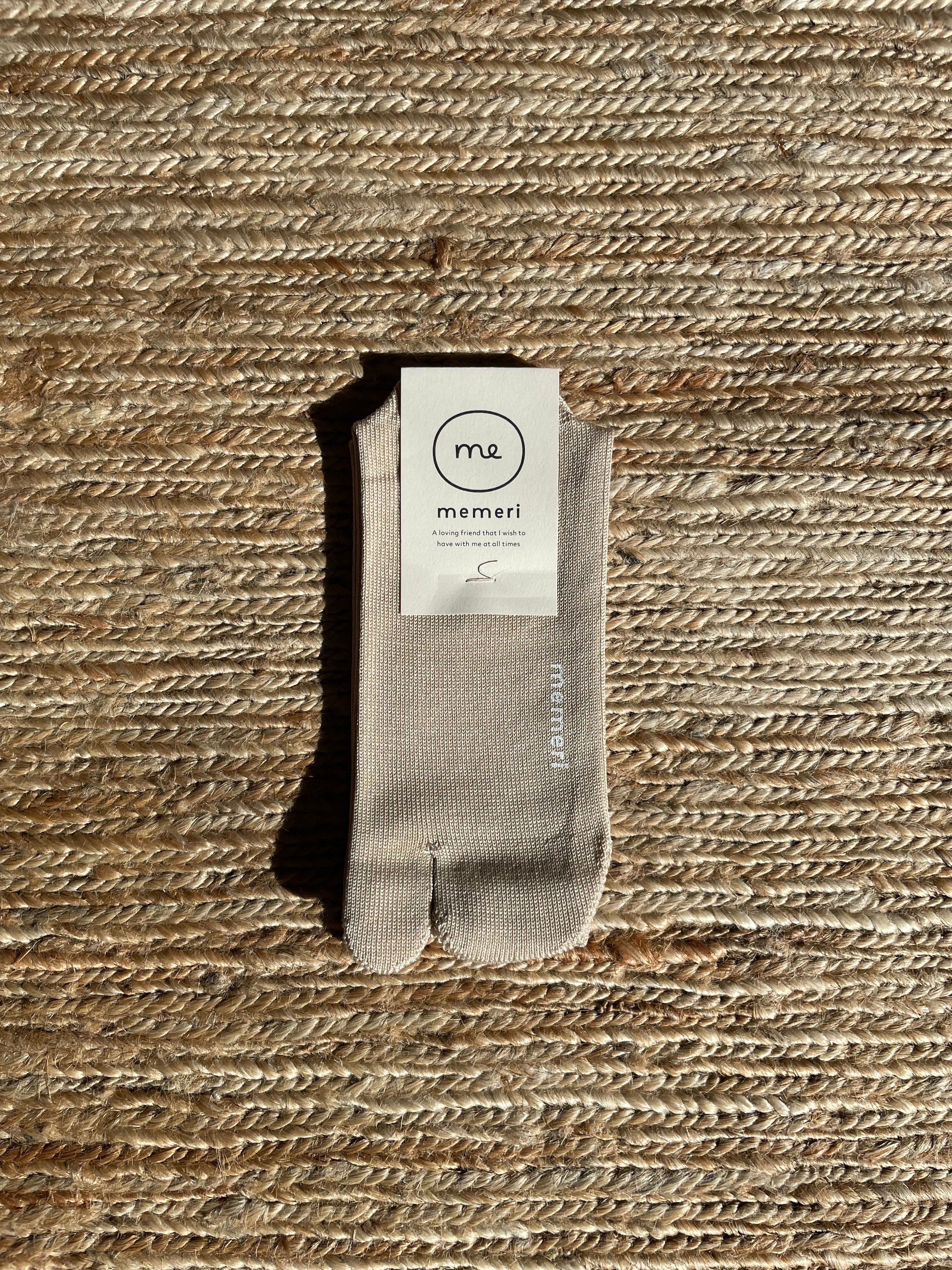MEMERI - Giza Cotton Tabi Socks in Beige - Tempo