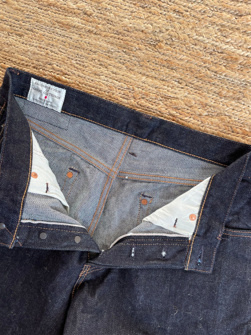 Suvin Gold Jeans - High Rise Tapered - One Wash - Tempo