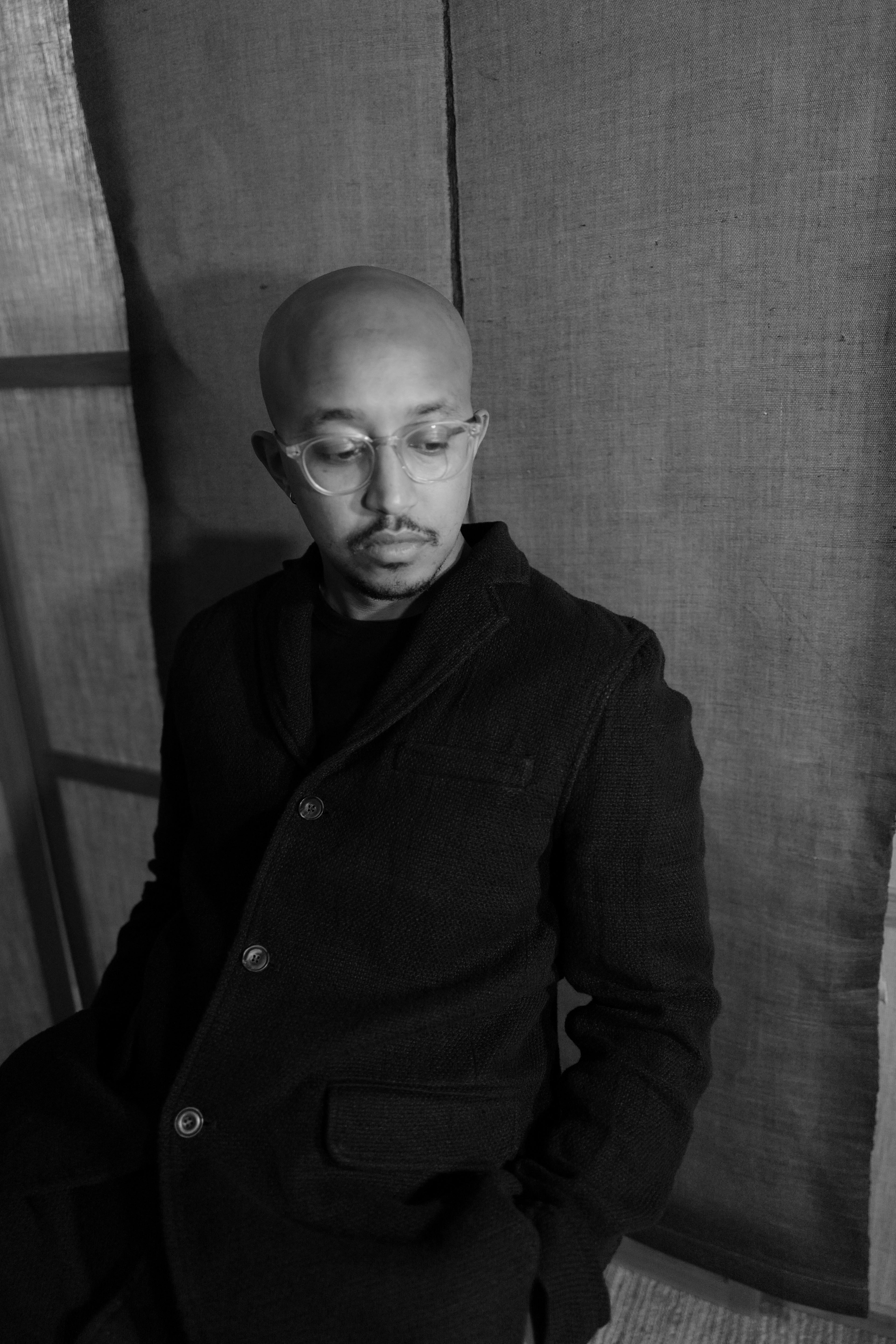 HANSEN - Charlie Easy Three Button Blazer in Linen Cotton Black Gauze - Tempo