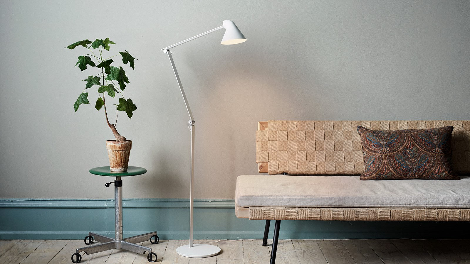 NJP FLOOR LAMP