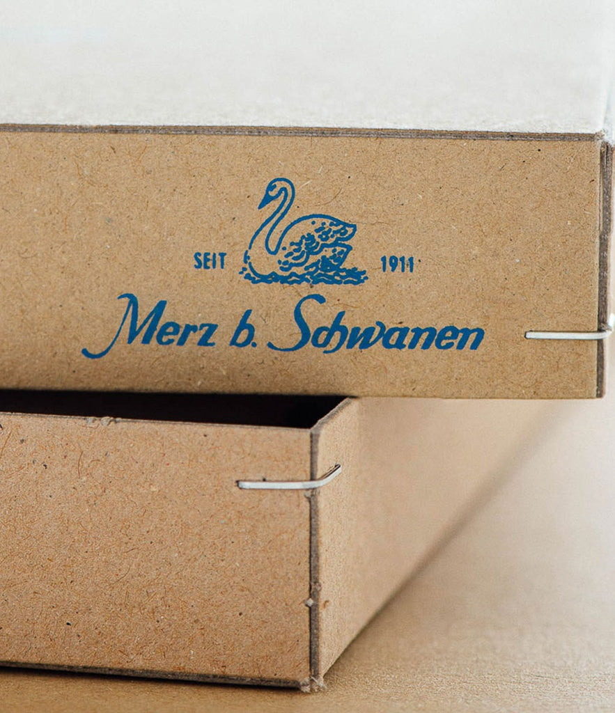 MERZ B. SCHWANEN - GOOD ORIGINALS | Sturdy Jersey T-shirt w/ Side Seams 6.8oz Cropped Classic Fit in Deep Black 2M15C - Tempo