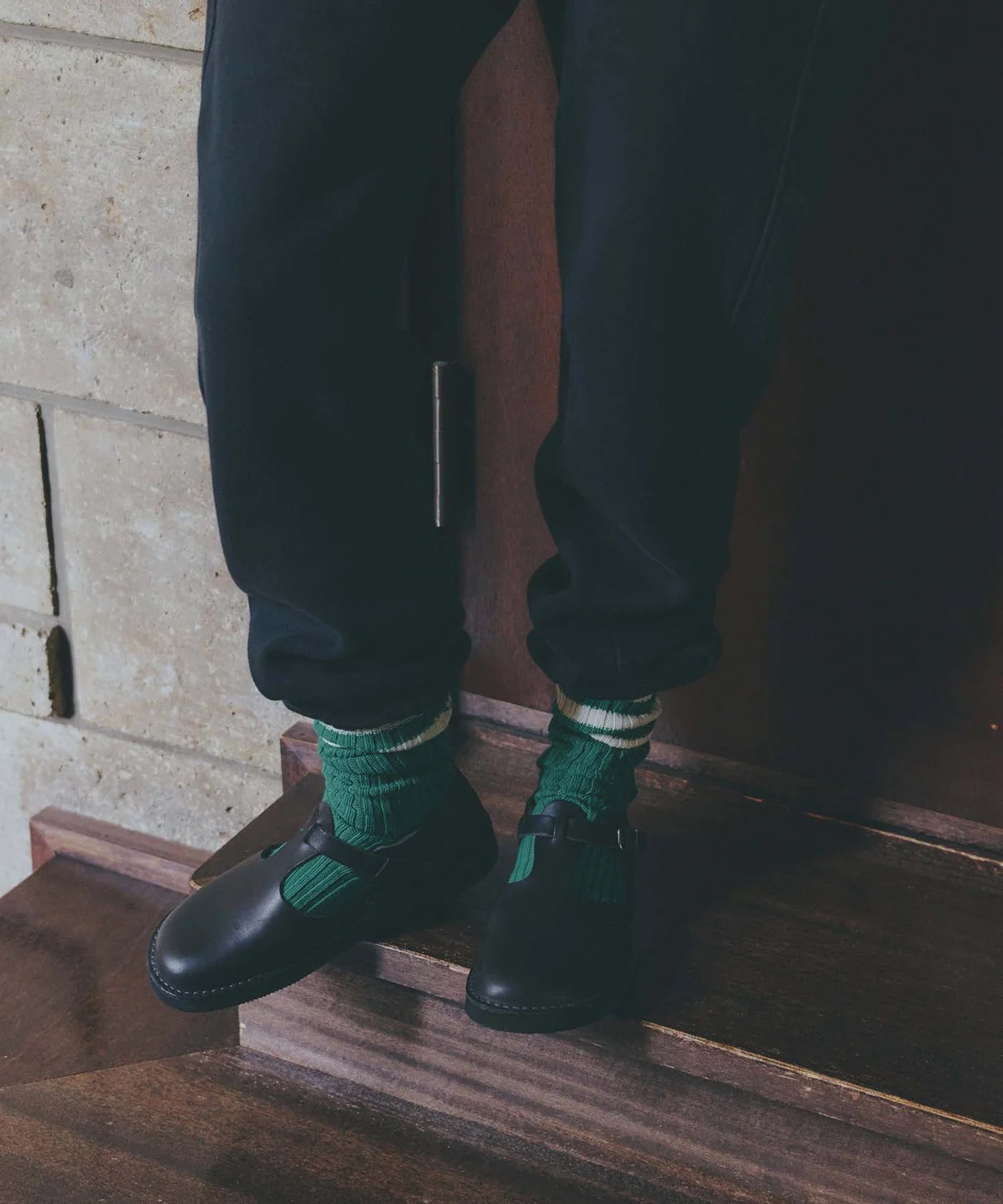 ORGANIC HANDLOOM - Pre-Order: Guna in Oiled Pull-Up Leather - Black - Tempo