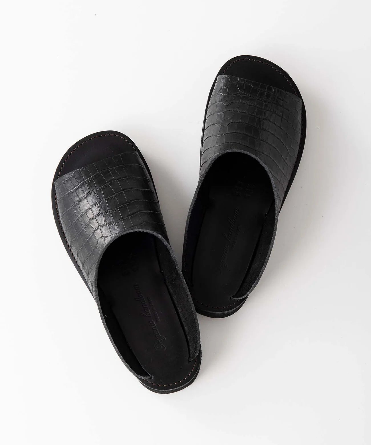 ORGANIC HANDLOOM - Pre-Order: Richt in Crocodile Embossed Oil Pull-Up Leather - Black - Tempo