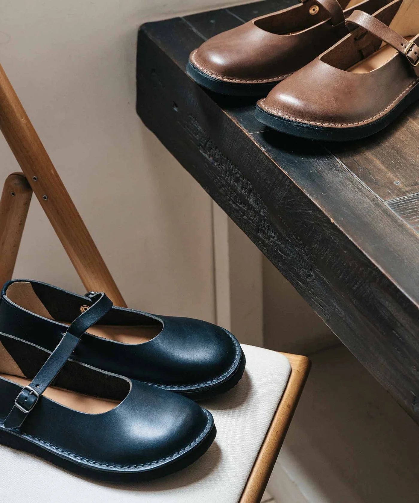 Shelly in Oiled Pull-Up Leather - Black