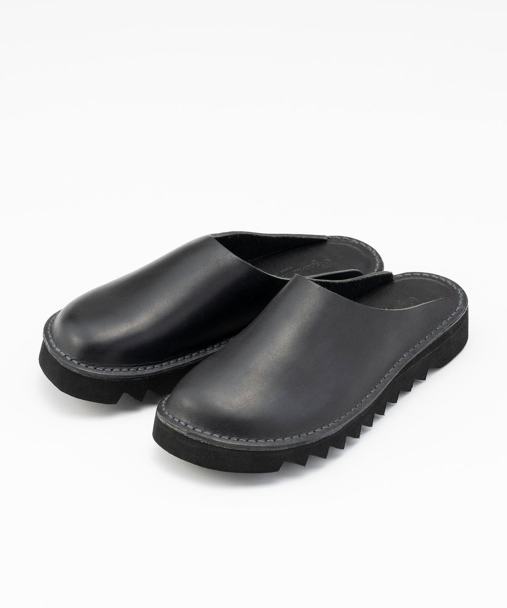 Delft in Oil Black Pull-Up Leather