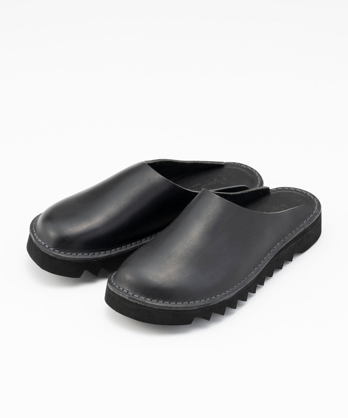 Delft in Oil Black Pull-Up Leather