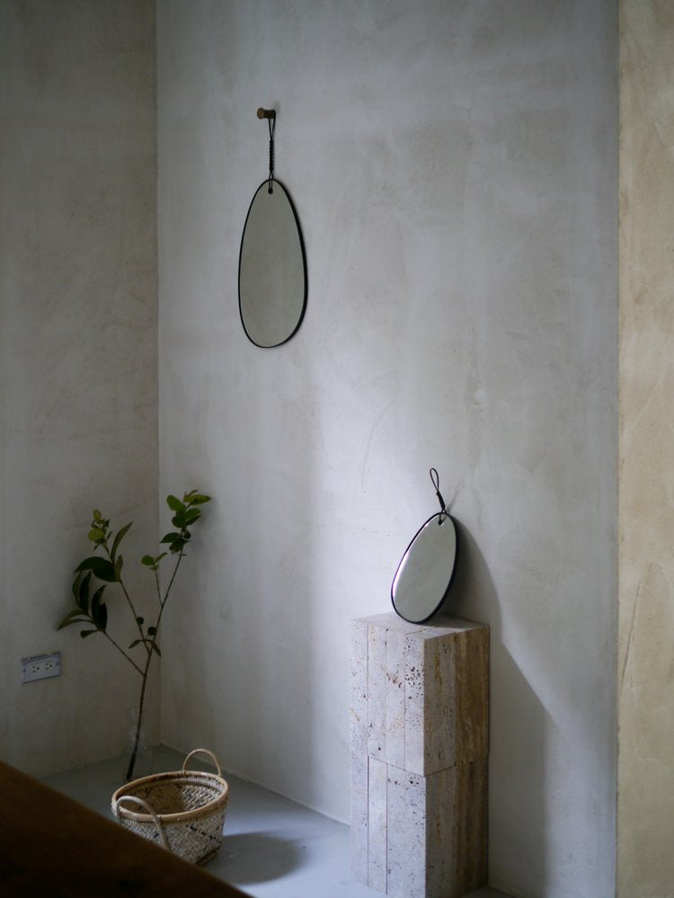 Woven Pebble Mirror 26 | Natural / Chestnut / Black - Tempo