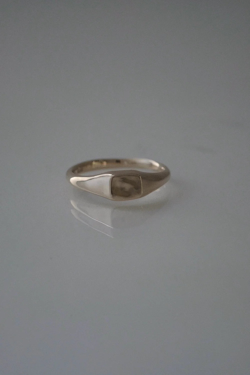 Handgefertigter Ring aus 10 Karat Gold m-k03