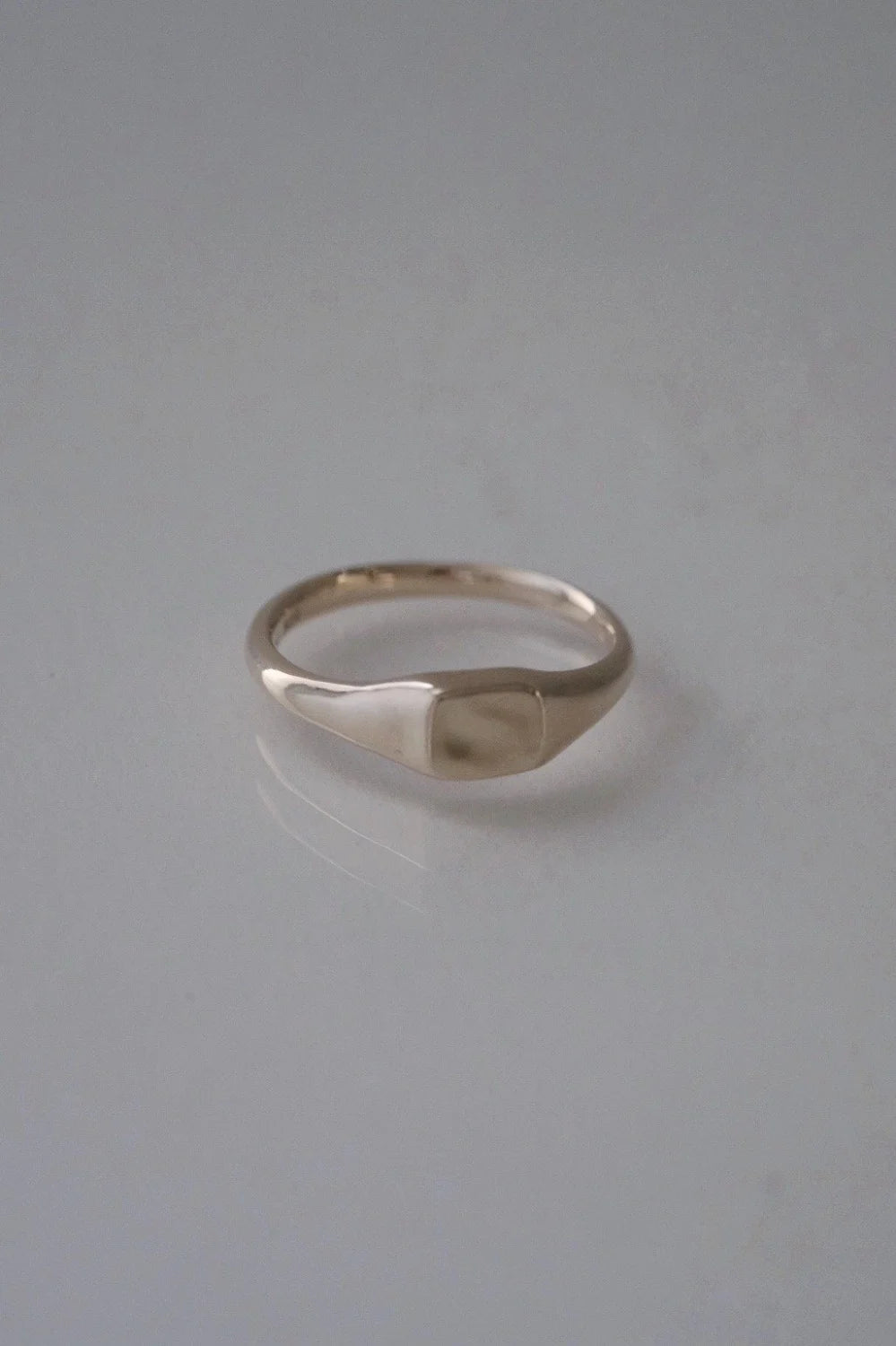 Handgefertigter Ring aus 10 Karat Gold m-k03