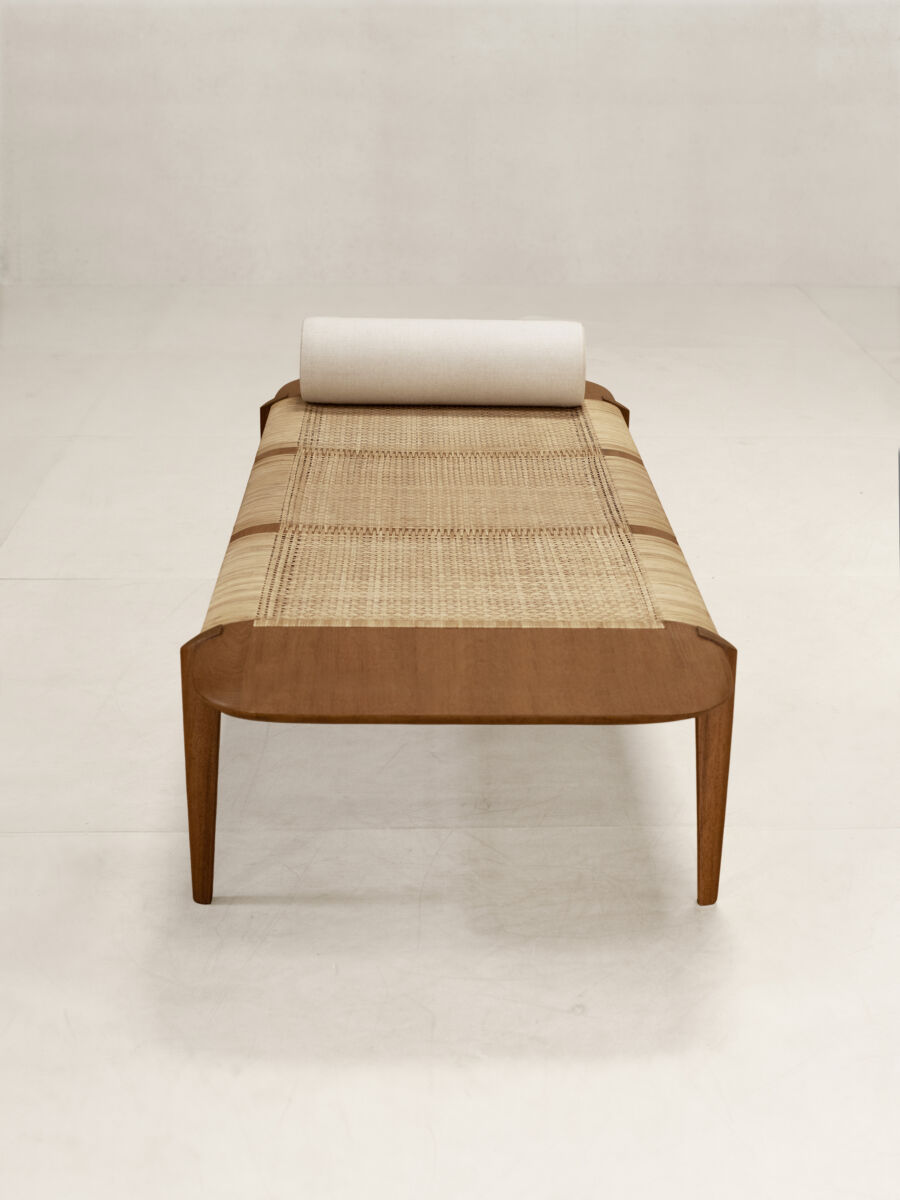 PHANTOM HANDS - Tangāli Day Bed - Tempo