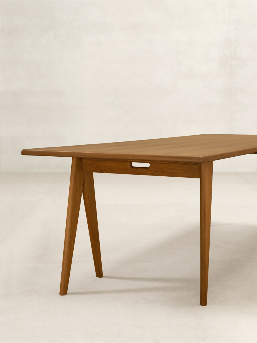 PHANTOM HANDS - x+l 06 Trestle Table - Tempo