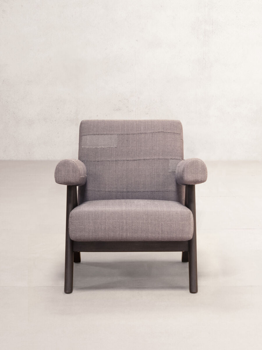 PHANTOM HANDS - Upholstered Easy Armchair/ KeSa Ragi - Tempo
