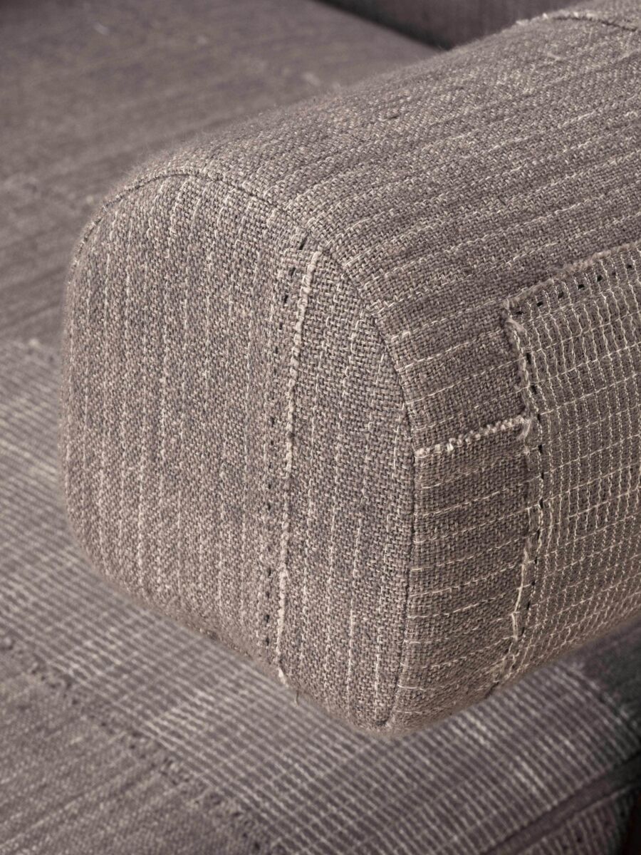 PHANTOM HANDS - Upholstered Easy Armchair/ KeSa Ragi - Tempo