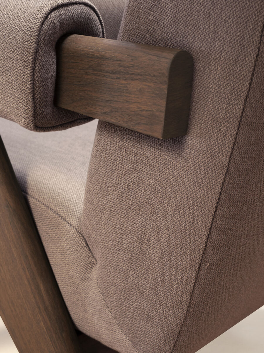 PHANTOM HANDS - Upholstered Easy Armchair/ Zanav Upholstery - Tempo