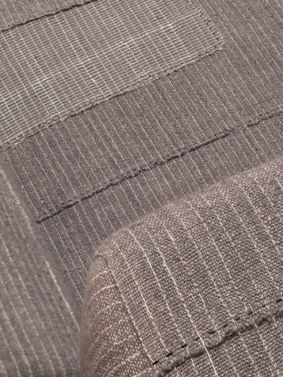 PHANTOM HANDS - Upholstered Easy Armchair/ KeSa Ragi - Tempo