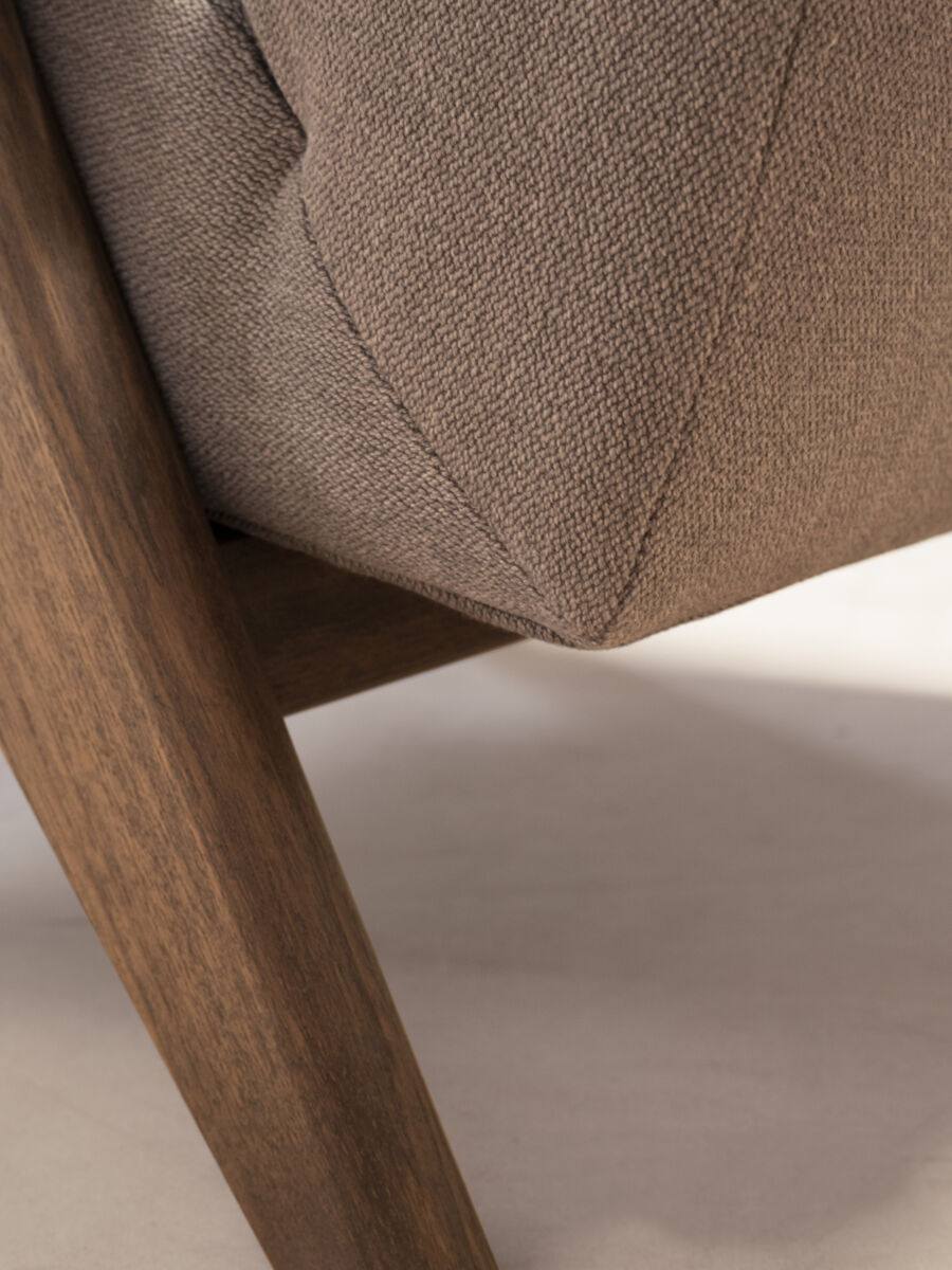 PHANTOM HANDS - Upholstered Easy Armchair/ Zanav Upholstery - Tempo