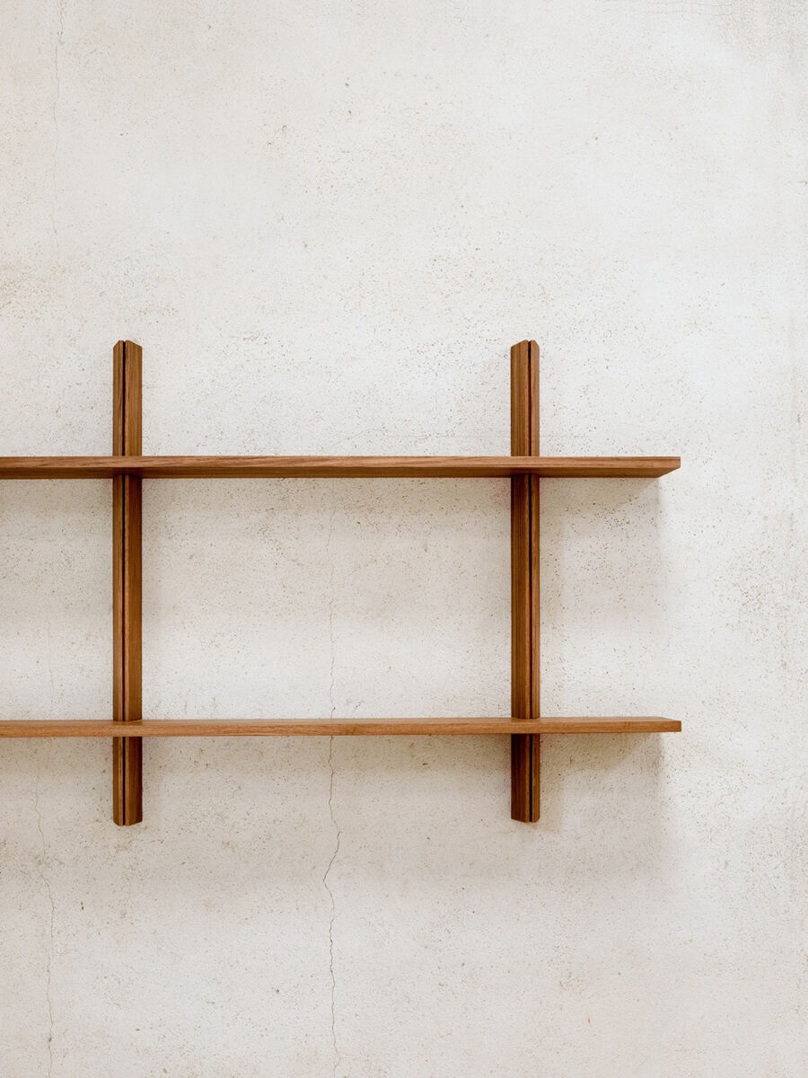 PHANTOM HANDS - DW 02 Bookshelf - Tempo