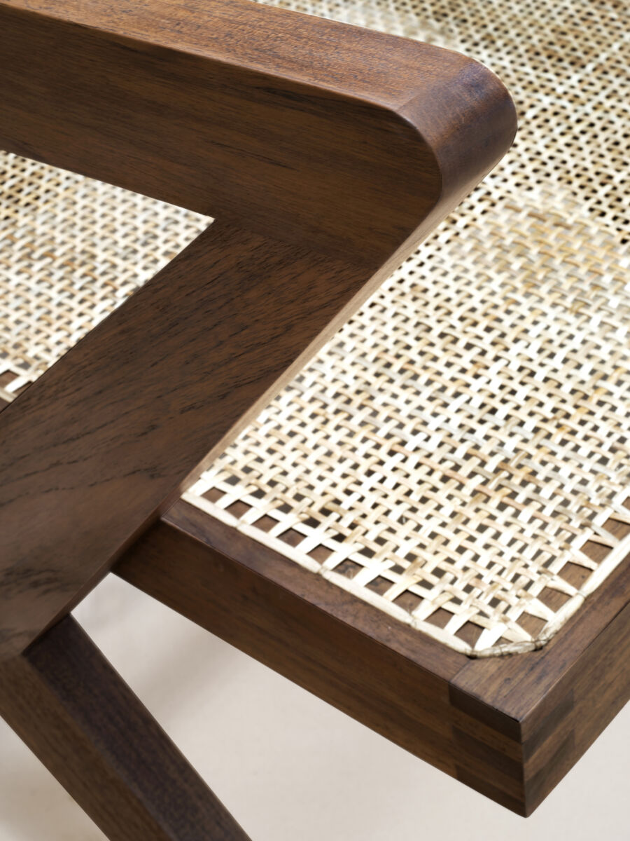 PHANTOM HANDS - Cross Easy Chair - Tempo