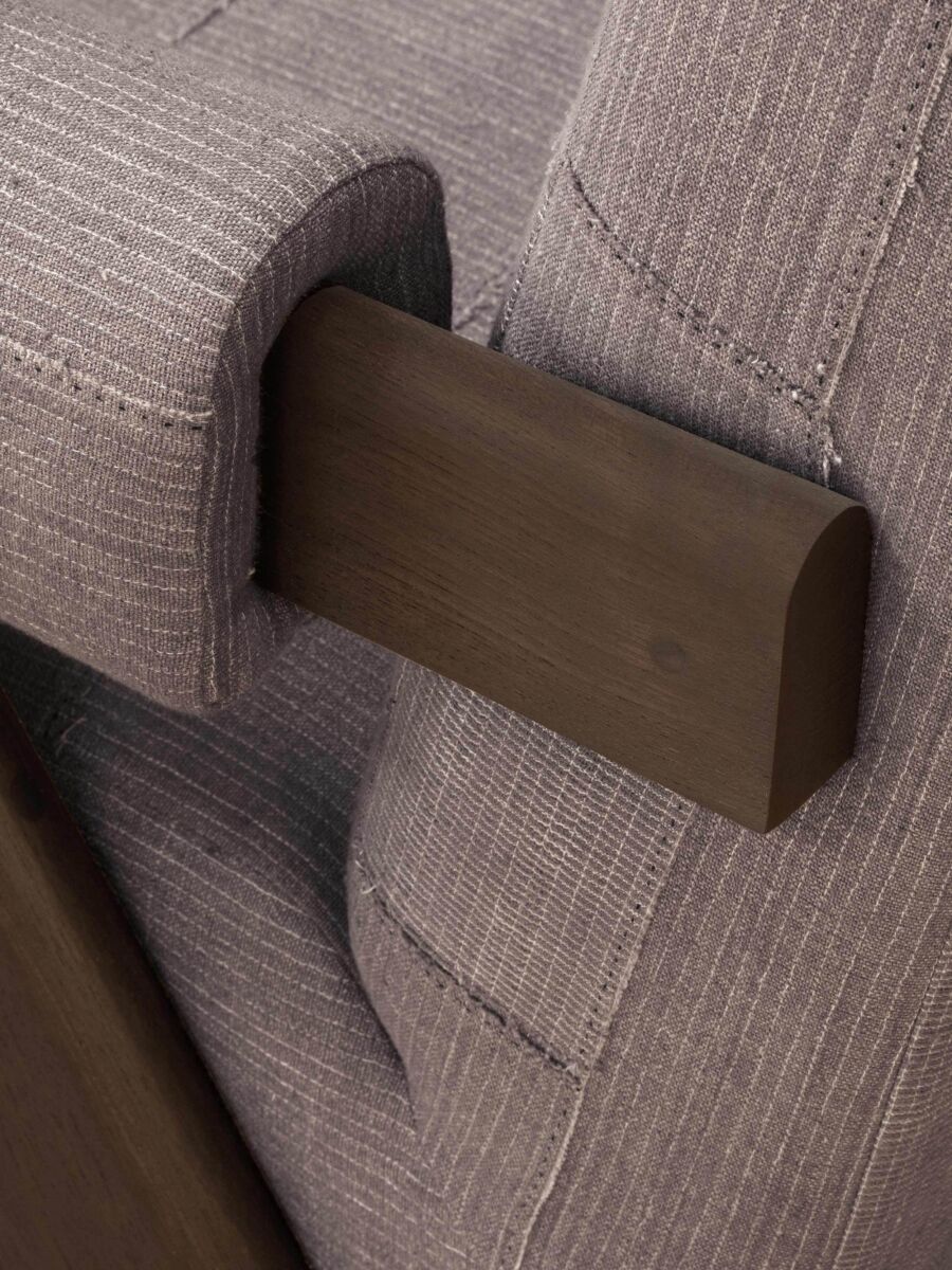 PHANTOM HANDS - Upholstered Easy Armchair/ KeSa Ragi - Tempo