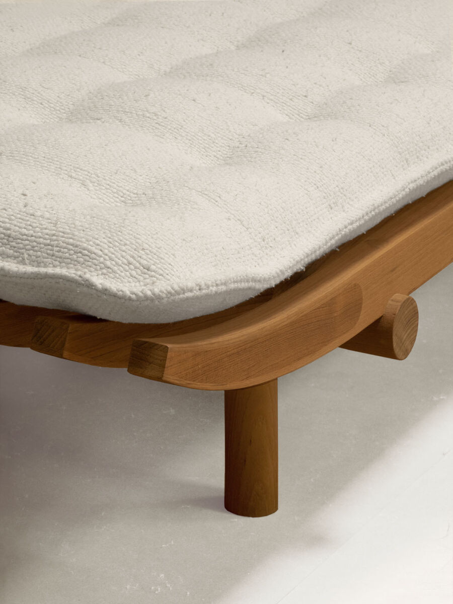 PHANTOM HANDS - Nandi Day Bed - Tempo