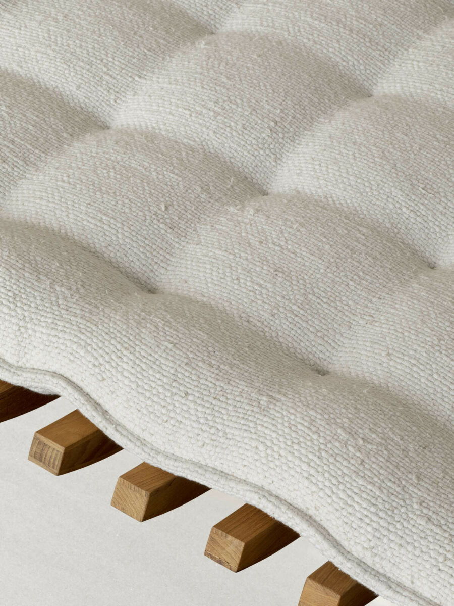 PHANTOM HANDS - Nandi Day Bed - Tempo