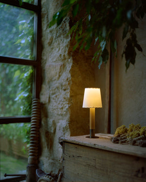 Básica Mínima Table Lamp