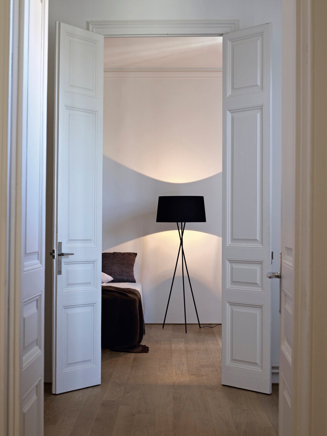 Trípode Floor Lamp