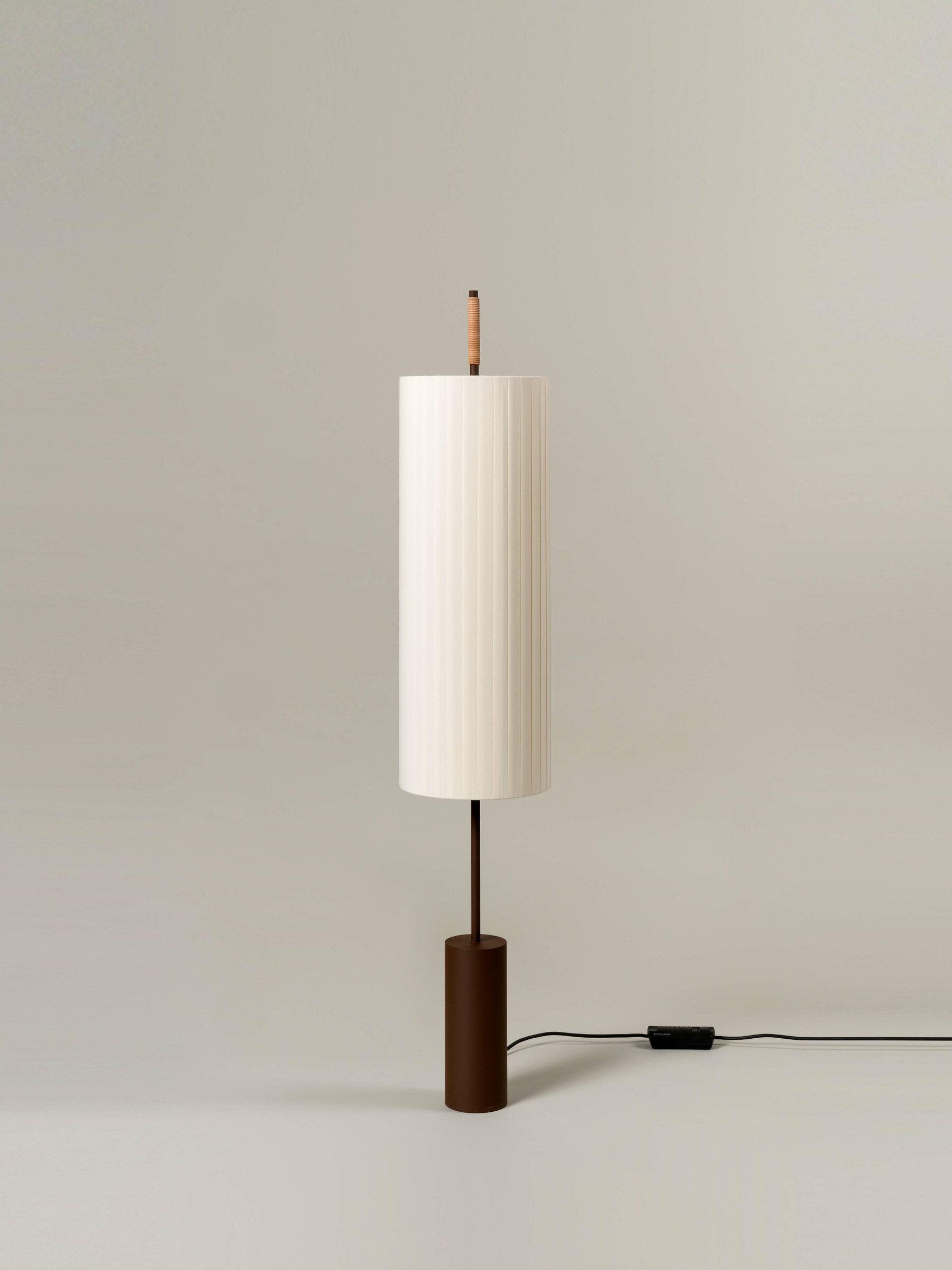 Dórica Floor Lamp