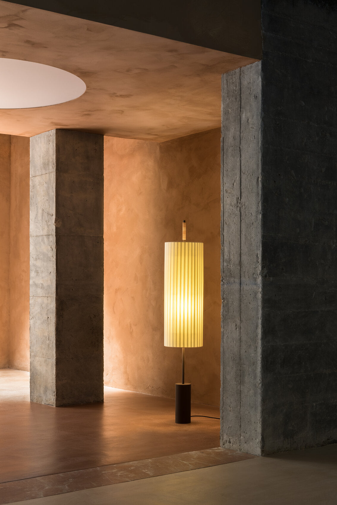 Dórica Floor Lamp