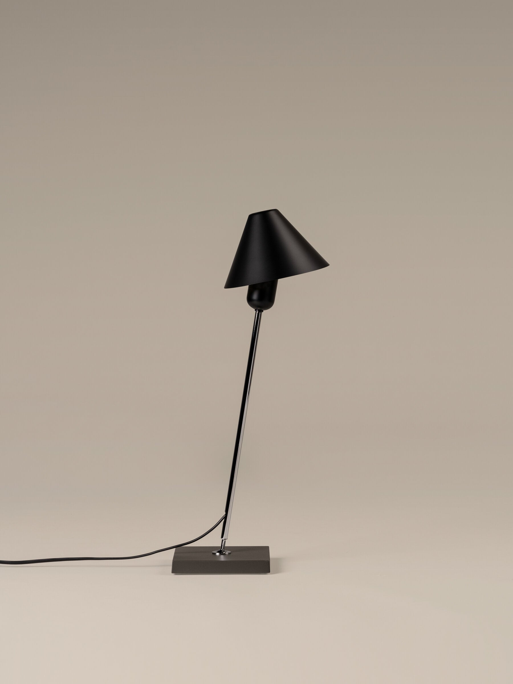 SANTA & COLE - Gira Table Lamp - Tempo