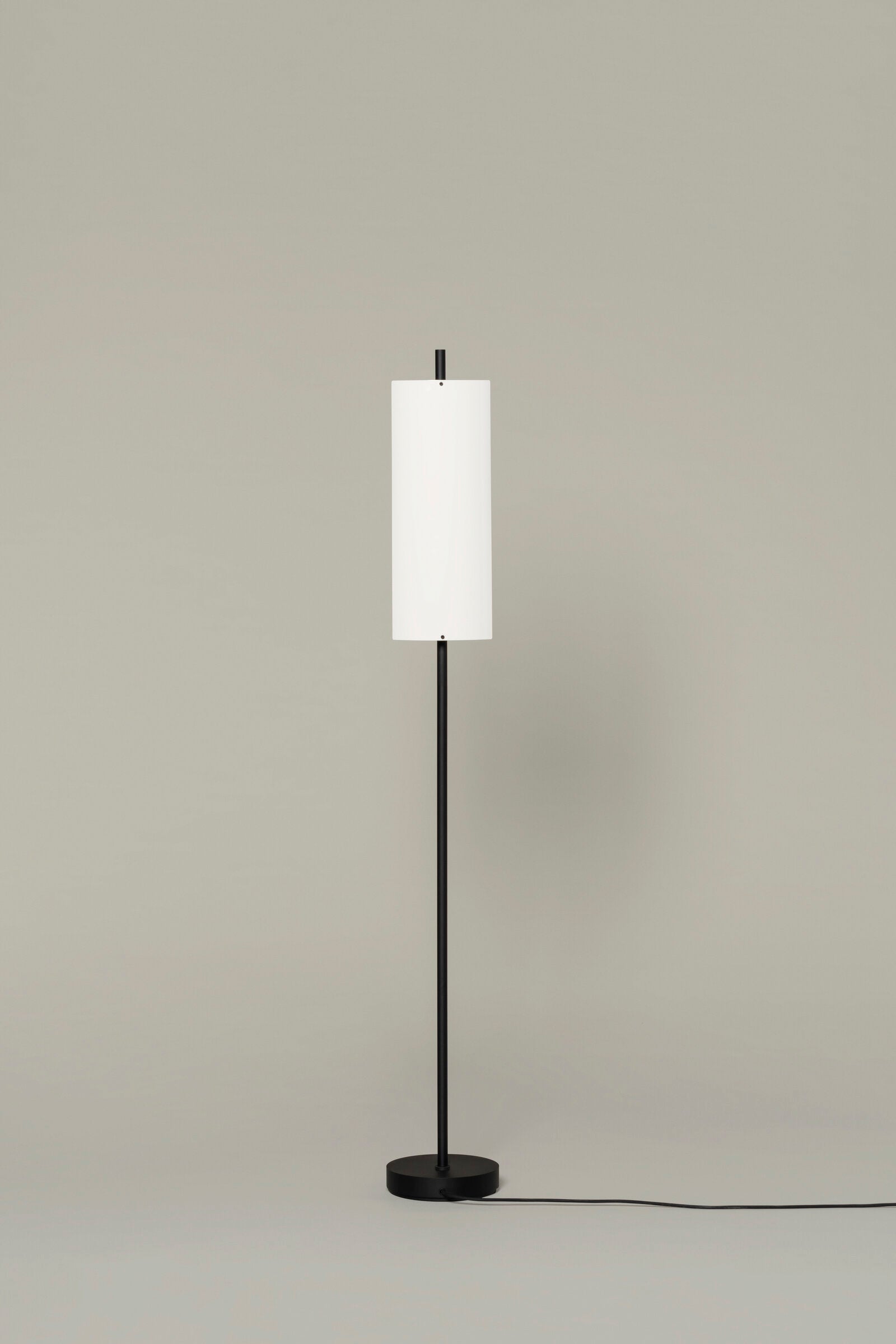 Lámina 45 Floor Lamp