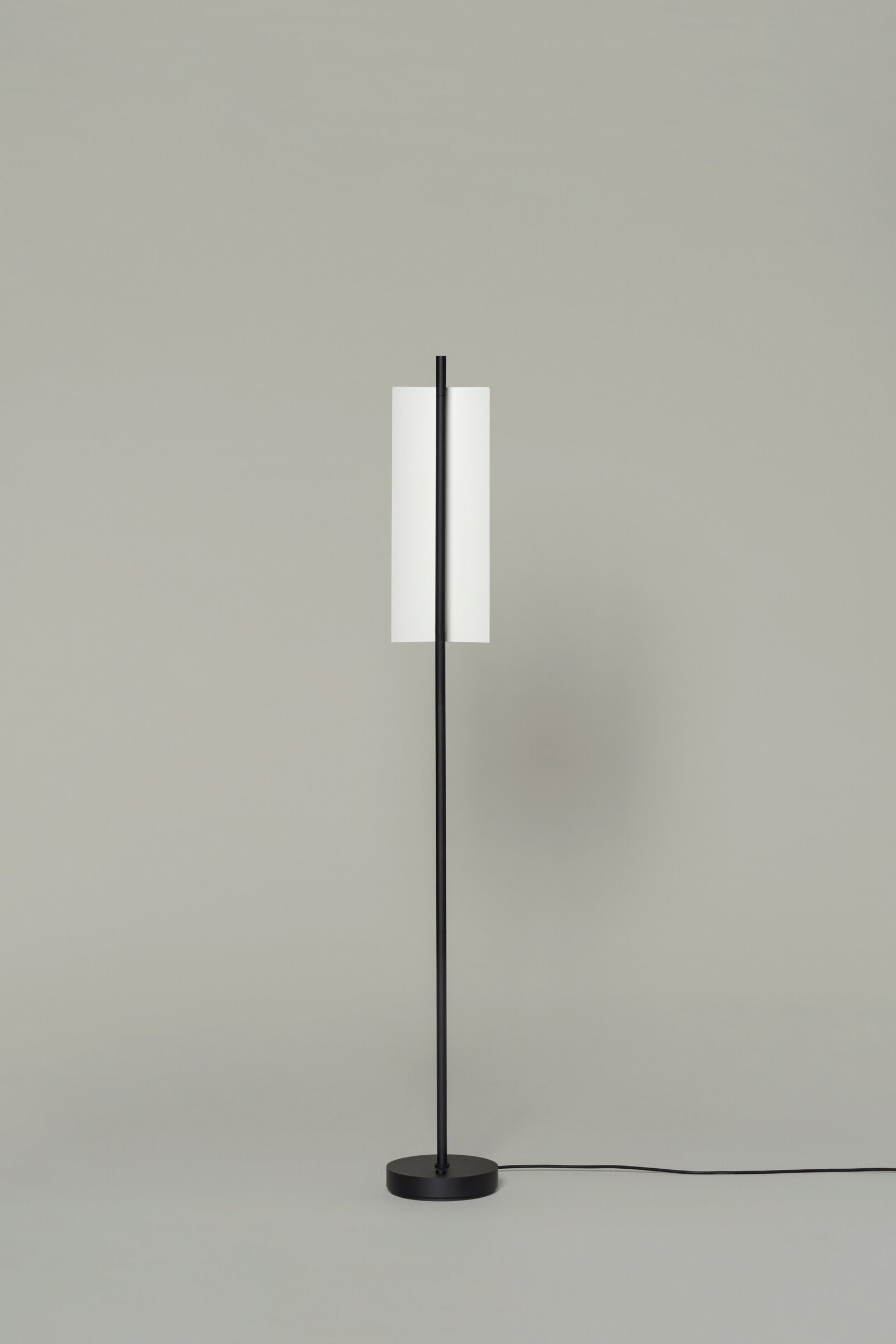 Lámina 45 Floor Lamp